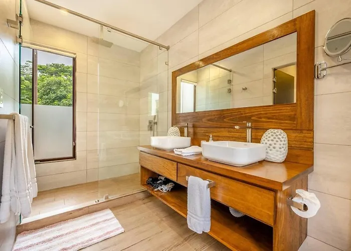 Casa Coralis - Stunning Modern 3 Bedroom 3-half Bath In Playa * Potrero (Guanacaste)